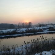 Zachód.... zimą...nad rzeką....nad drzewem....